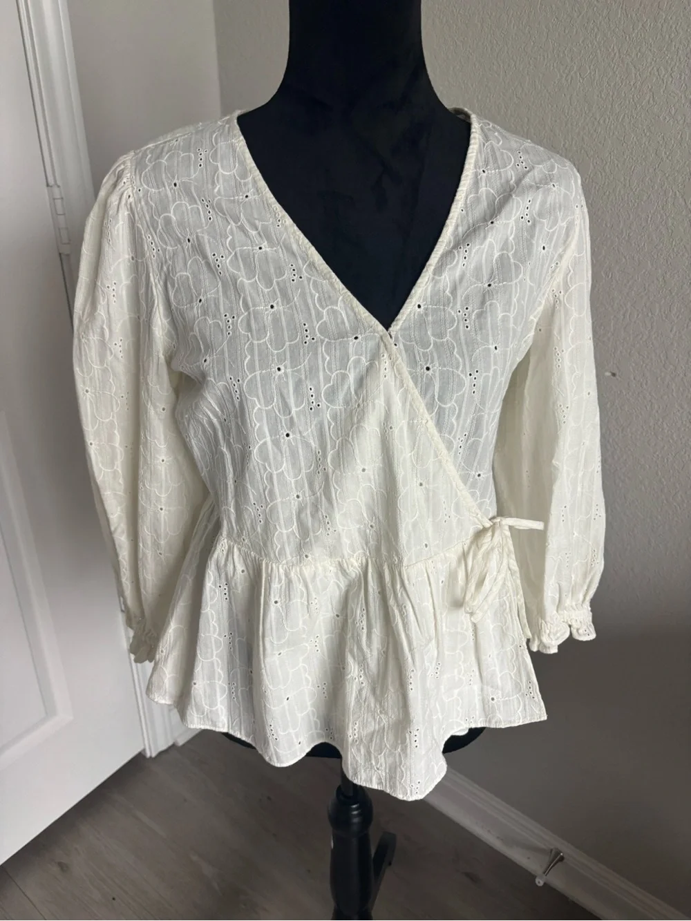 Madewell Embroidered Eyelet Puff-Sleeve Peplum Wrap size Medium